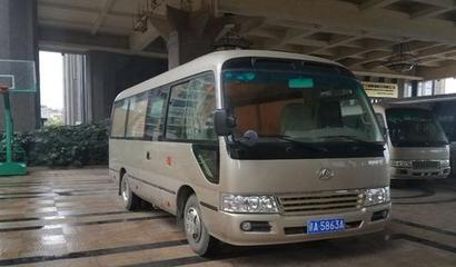 龍巖怎么租旅游包車帶司機